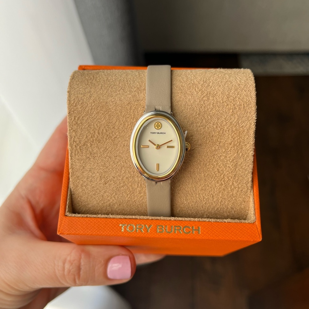 Tory Burch The Oval Gray Analogue Watch TBW6031